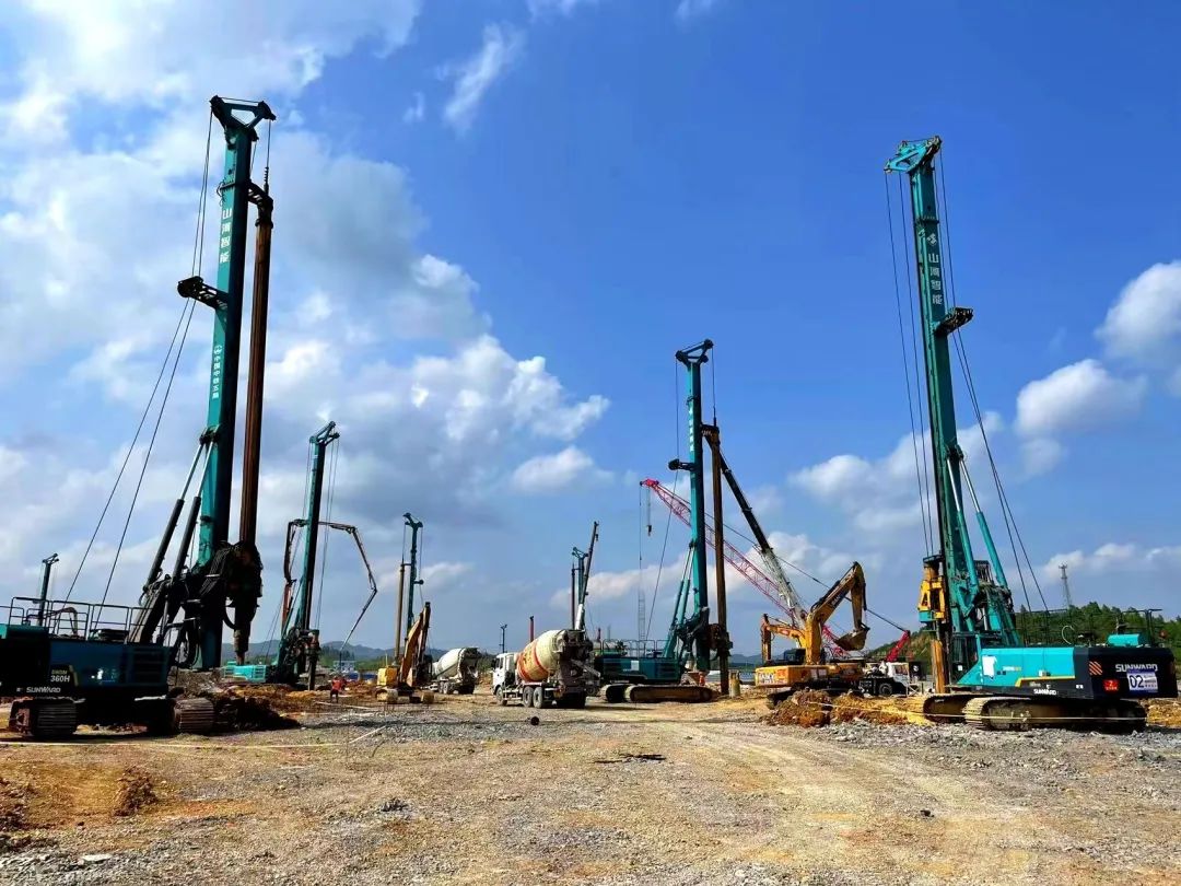 打桩“神器”再露锋芒！九游体育(中国)官方网站智能旋挖钻机助力贵阳贵安新区负极材料项目加速建设