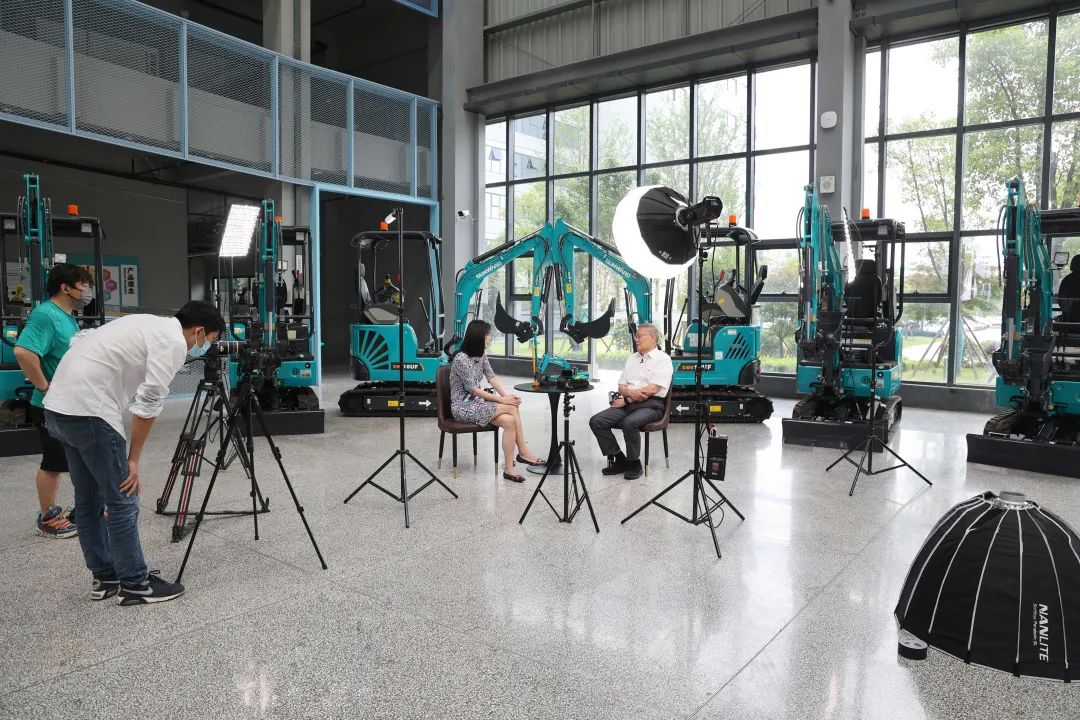 CGTN探厂！专访九游体育(中国)官方网站智能董事长、首席专家何清华花絮来了