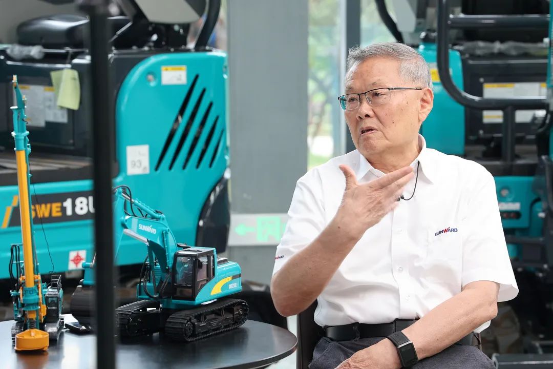 CGTN探厂！专访九游体育(中国)官方网站智能董事长、首席专家何清华花絮来了