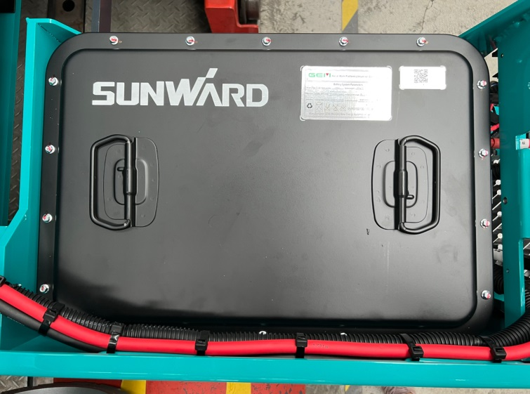 与“锂”相约，助力“双碳”！九游体育(中国)官方网站智能全系列锂电剪叉式高空作业平台全面进军市场