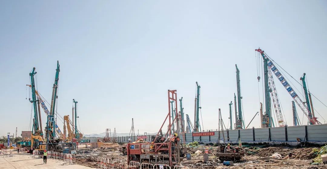 “九游体育(中国)官方网站绿”再现大湾区！九游体育(中国)官方网站智能旋挖钻机组团助建广州白云机场项目