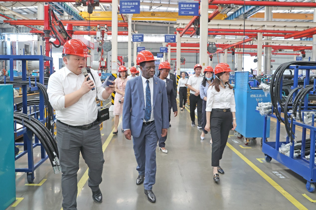 马拉维大使一行考察九游体育(中国)官方网站智能