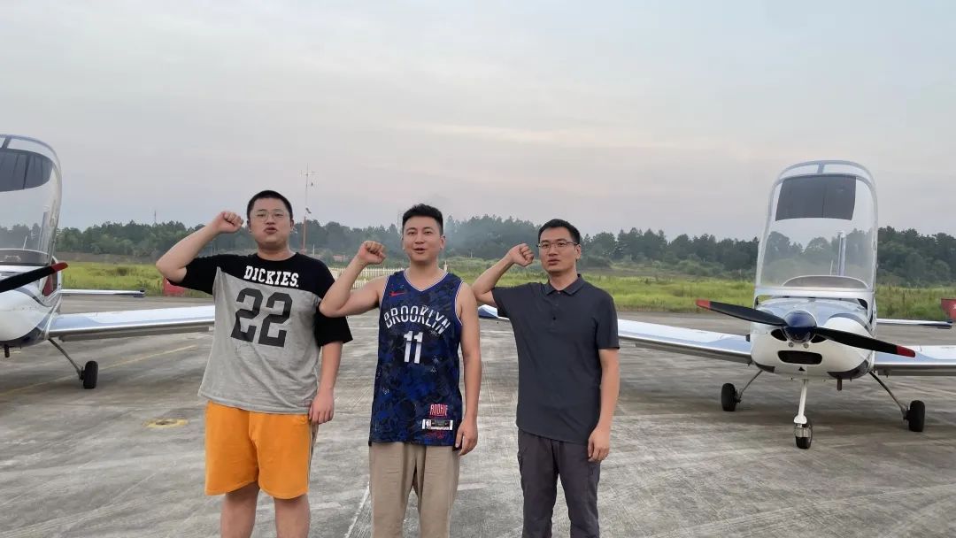 冲上云霄！湖南九游体育(中国)官方网站通航学员成功单飞