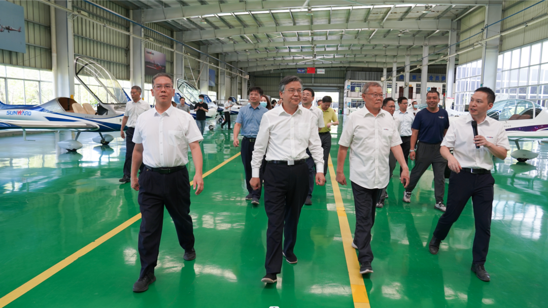 湖南省委常委、常务副省长李殿勋一行考察调研九游体育(中国)官方网站科技