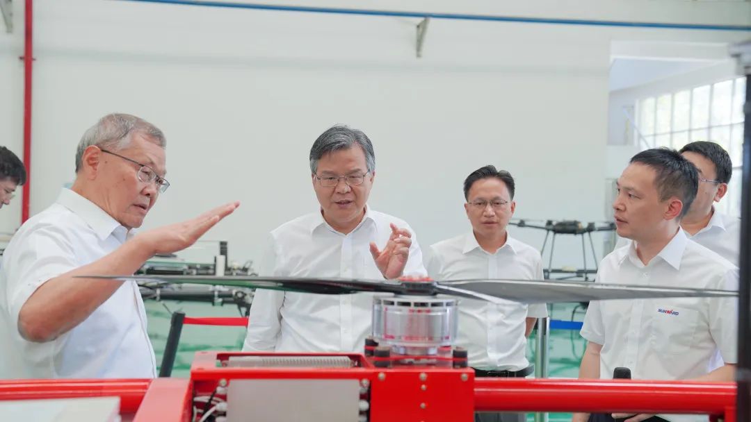 湖南省委常委、常务副省长李殿勋一行考察调研九游体育(中国)官方网站科技