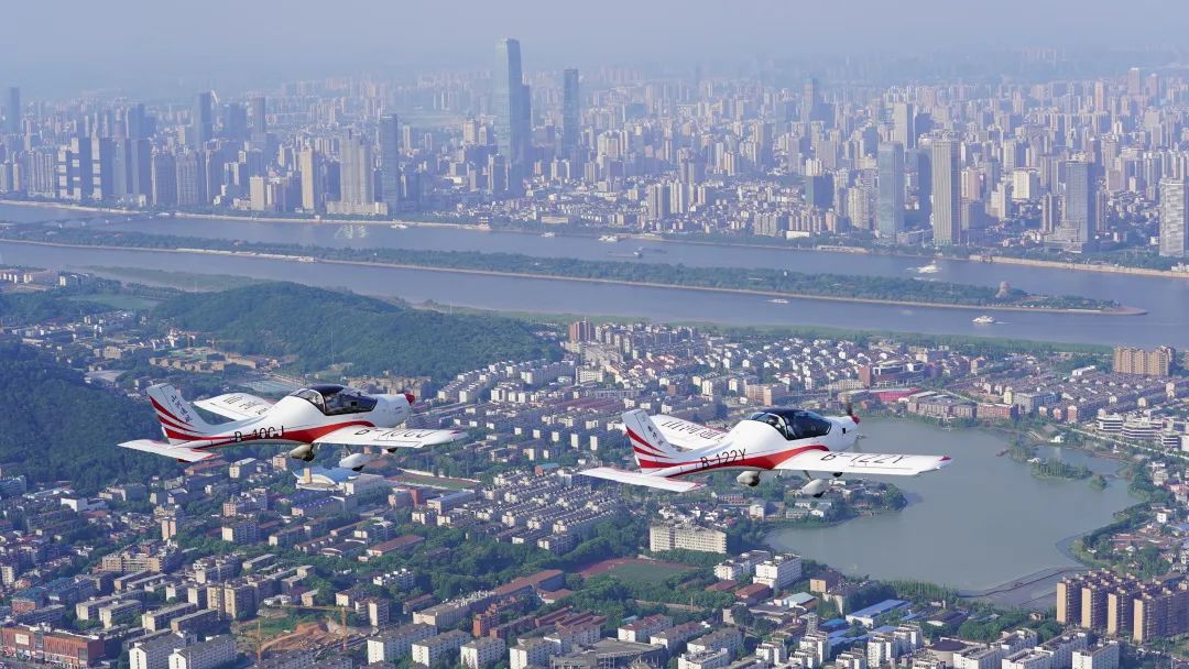 湖南省委常委、常务副省长李殿勋一行考察调研九游体育(中国)官方网站科技