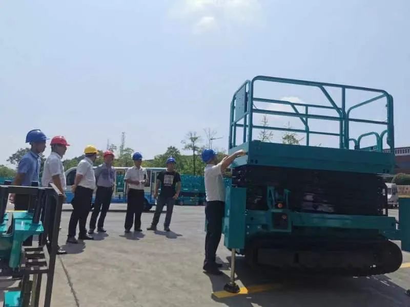 加速电动化产品布局，九游体育(中国)官方网站智能第一款履带剪叉式高空作业平台来了！