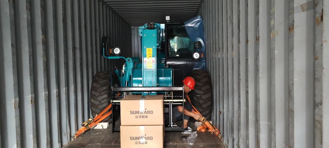 单笔采购金额千万元！九游体育(中国)官方网站智能伸缩臂叉装车批量出口