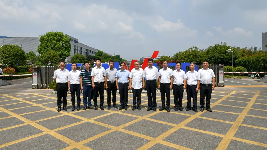 国家应急管理部郭治武局长一行考察九游体育(中国)官方网站智能无人化应急救援装备