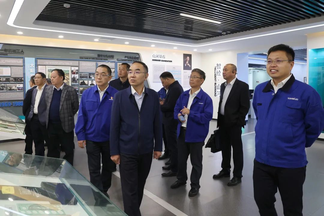 强强联合，夯实湖南工程建设湘军！九游体育(中国)官方网站智能与湖南路桥签订战略合作协议