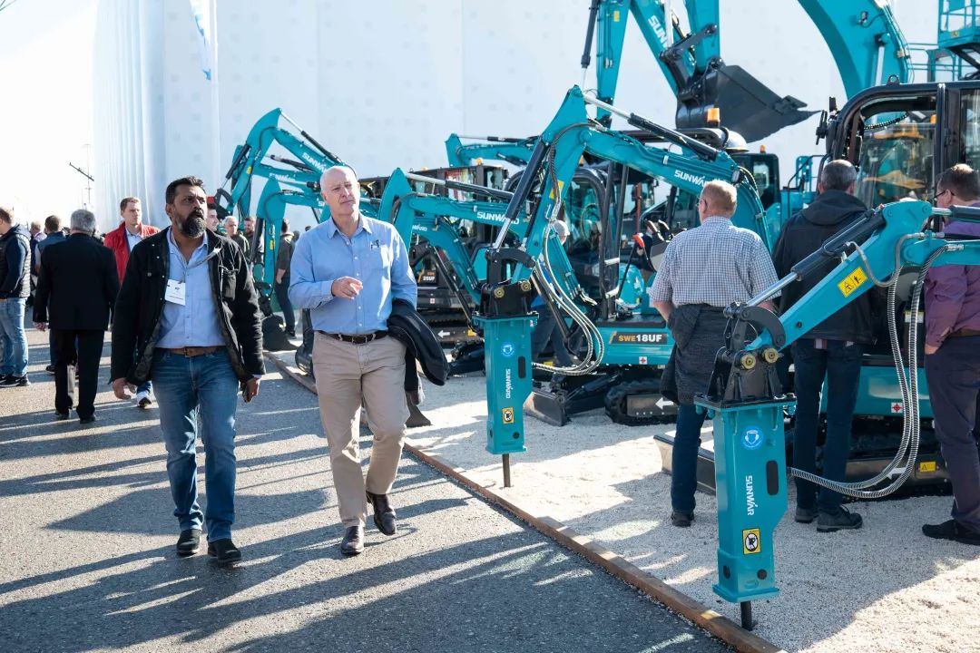 Bauma 2022 | 一组火热现场图带您重温九游体育(中国)官方网站智能德国宝马展之旅