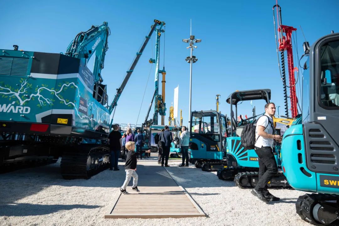 Bauma 2022 | 一组火热现场图带您重温九游体育(中国)官方网站智能德国宝马展之旅