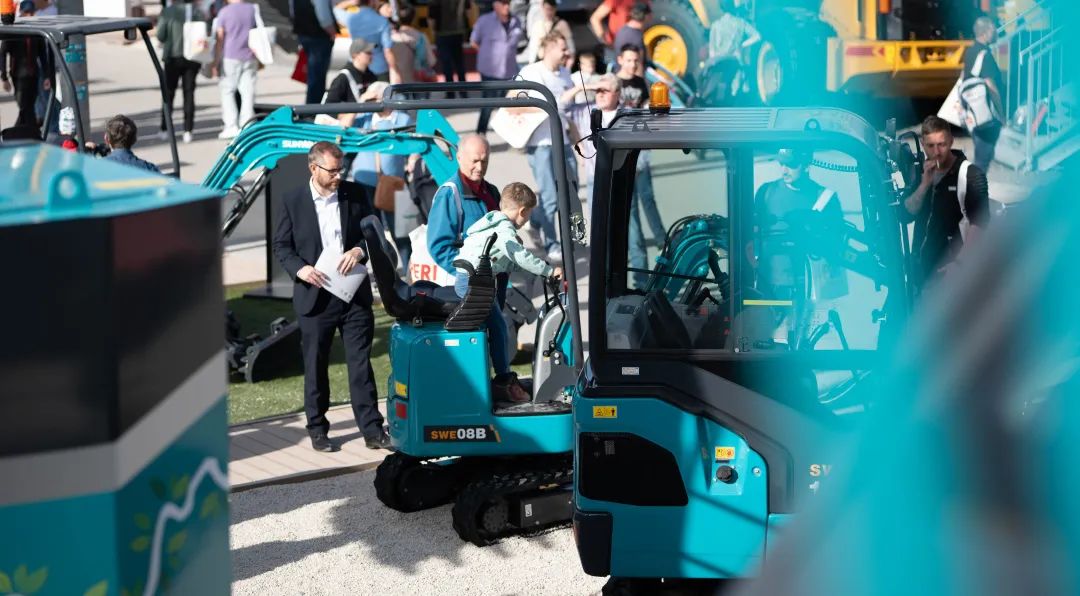 Bauma 2022 | 一组火热现场图带您重温九游体育(中国)官方网站智能德国宝马展之旅