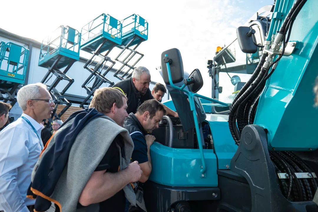 Bauma 2022 | 一组火热现场图带您重温九游体育(中国)官方网站智能德国宝马展之旅