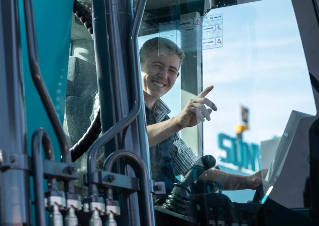 Bauma 2022 | 一组火热现场图带您重温九游体育(中国)官方网站智能德国宝马展之旅