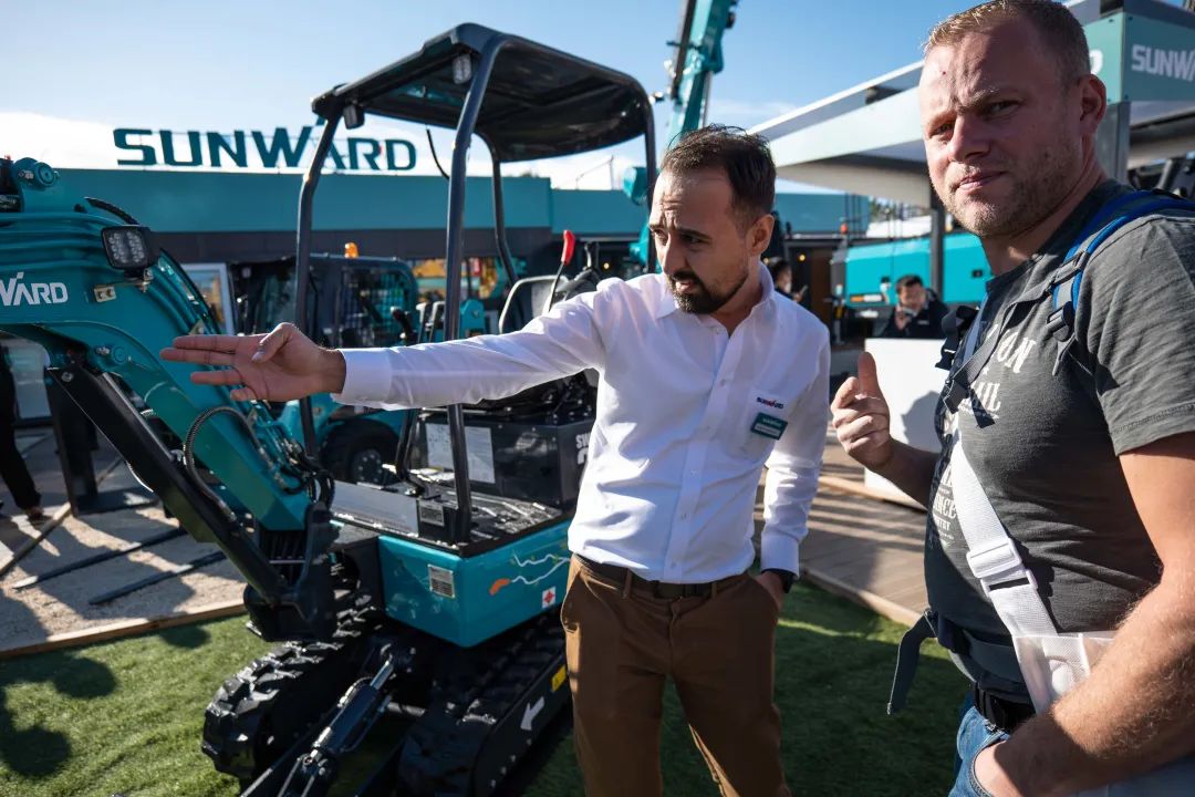 Bauma 2022 | 一组火热现场图带您重温九游体育(中国)官方网站智能德国宝马展之旅