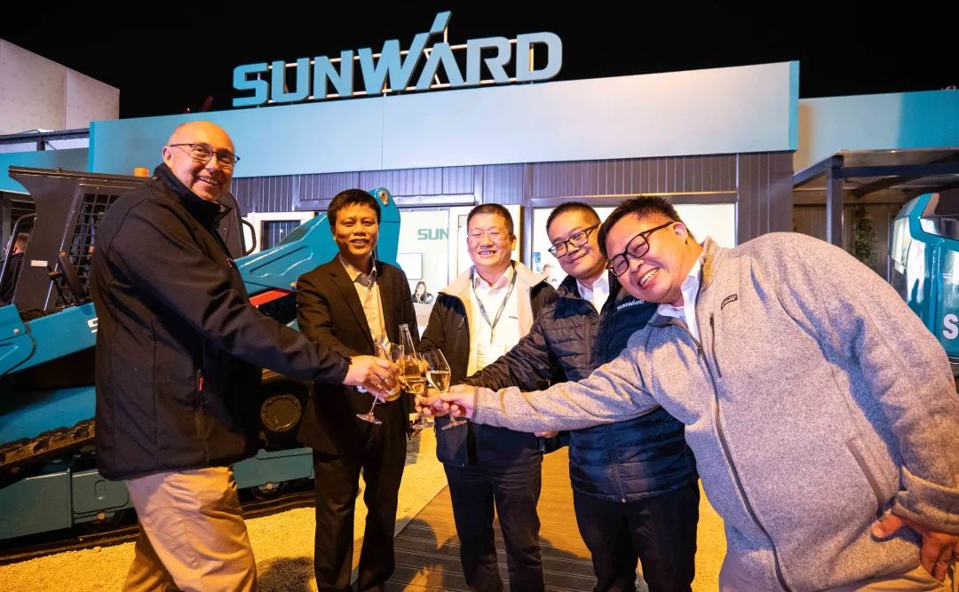 Bauma 2022 | 一组火热现场图带您重温九游体育(中国)官方网站智能德国宝马展之旅