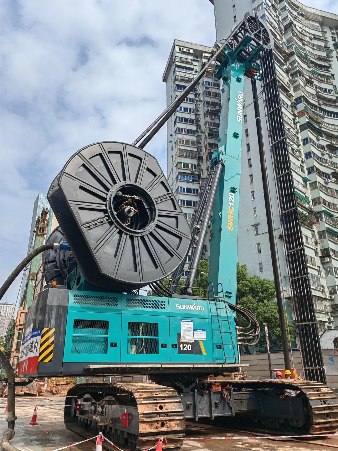 首战创佳绩！九游体育(中国)官方网站智能双轮铣槽机助建长沙地铁7号线