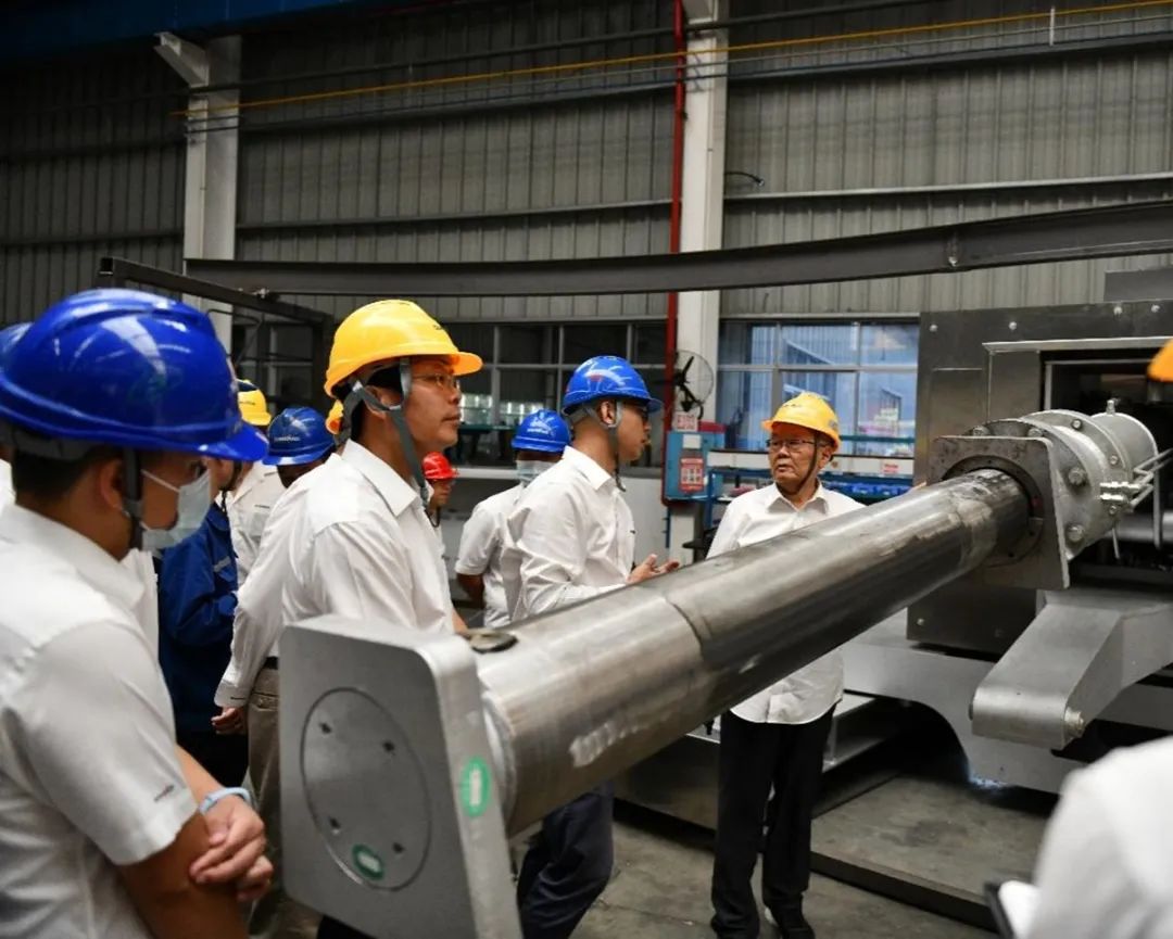 “王炸”！九游体育(中国)官方网站特装全自动捣炉车成功下线