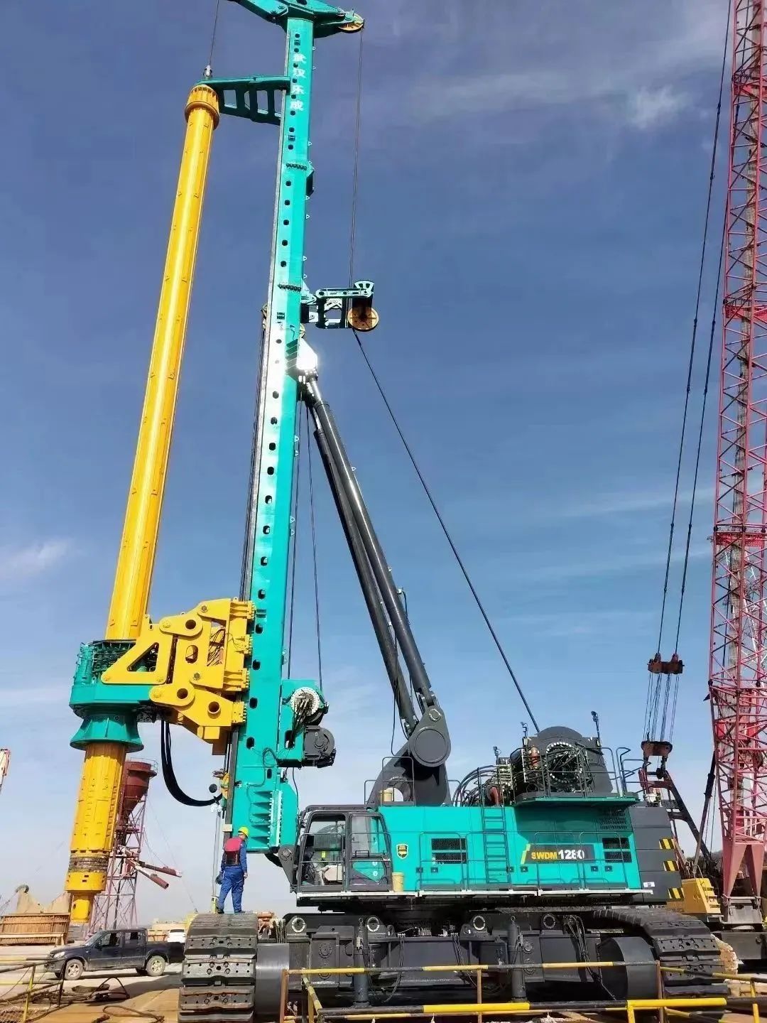 首桩开钻！九游体育(中国)官方网站智能超级旋挖实力助建世界最大跨度公铁两用大桥