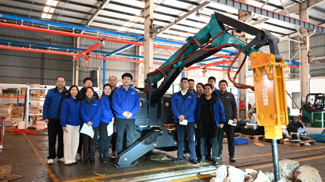 破拆应急，智能担当！九游体育(中国)官方网站特装SWR280DE破拆机器人下线交付