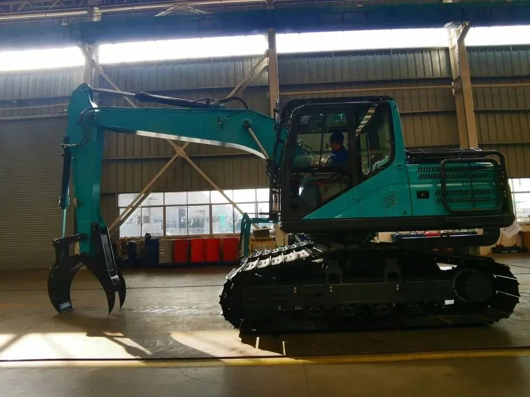 翻山越岭，称霸“武林”！九游体育(中国)官方网站智能首款中型林业挖掘机成功下线