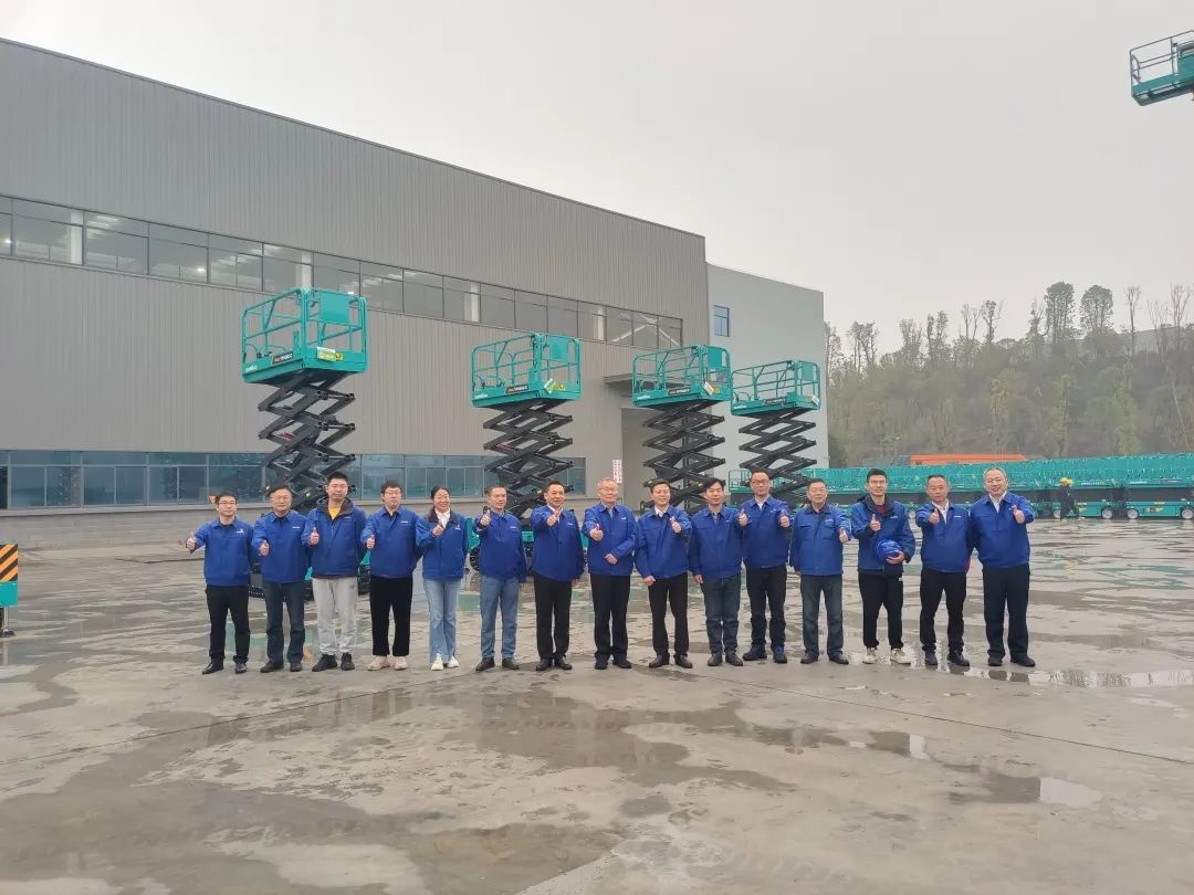 出厂即“出道”！九游体育(中国)官方网站智能首款履带剪叉式高空作业平台批量上市