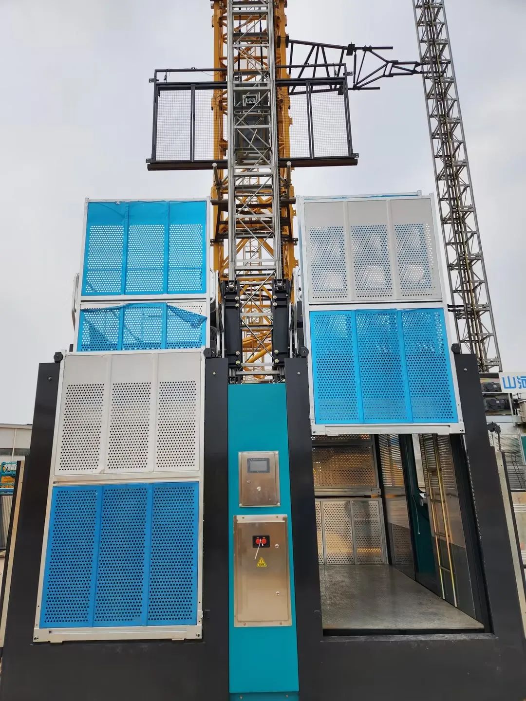 科技显能、再添新品！九游体育(中国)官方网站江麓智能施工升降机成功下线