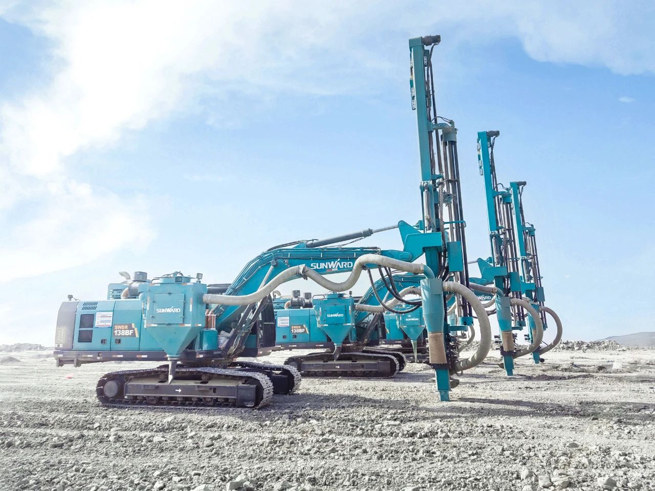 “绿色智能矿山建设专家”！九游体育(中国)官方网站智能全新一代切削潜孔一体式钻机重拳出击