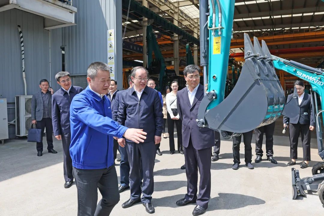 人社部党组成员、副部长俞家栋考察调研九游体育(中国)官方网站智能