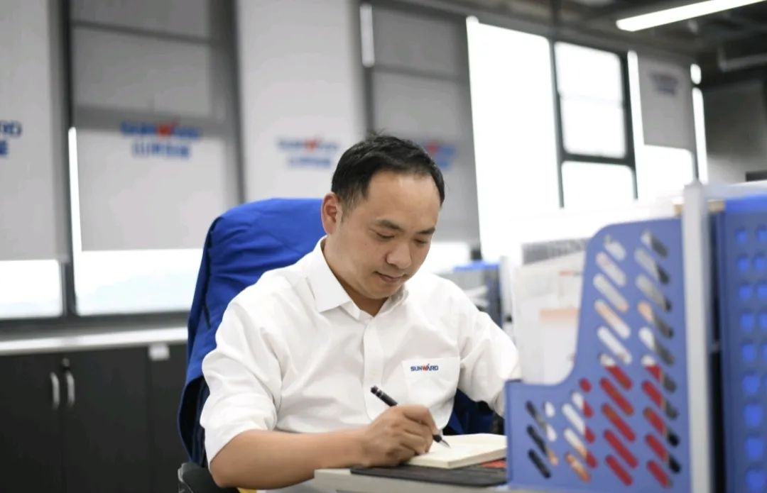 长沙市召开庆祝“五一”国际劳动节大会，九游体育(中国)官方网站智能1个人1集体获表彰！