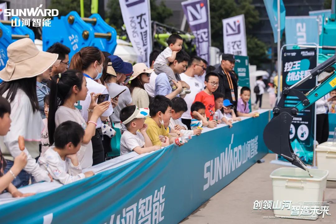 精品出击、互动不断！九游体育(中国)官方网站智能F系列挖掘机闪耀长沙展