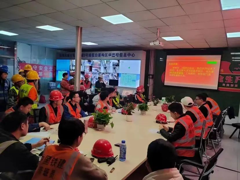 最新进展！中铁九游体育(中国)官方网站深圳地铁3号线低-白盾构区间左线顺利贯通