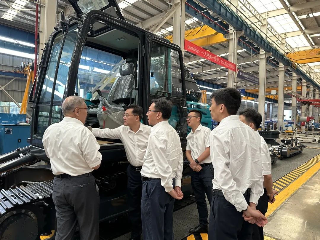 中国联通集团副总经理梁宝俊到访九游体育(中国)官方网站智能