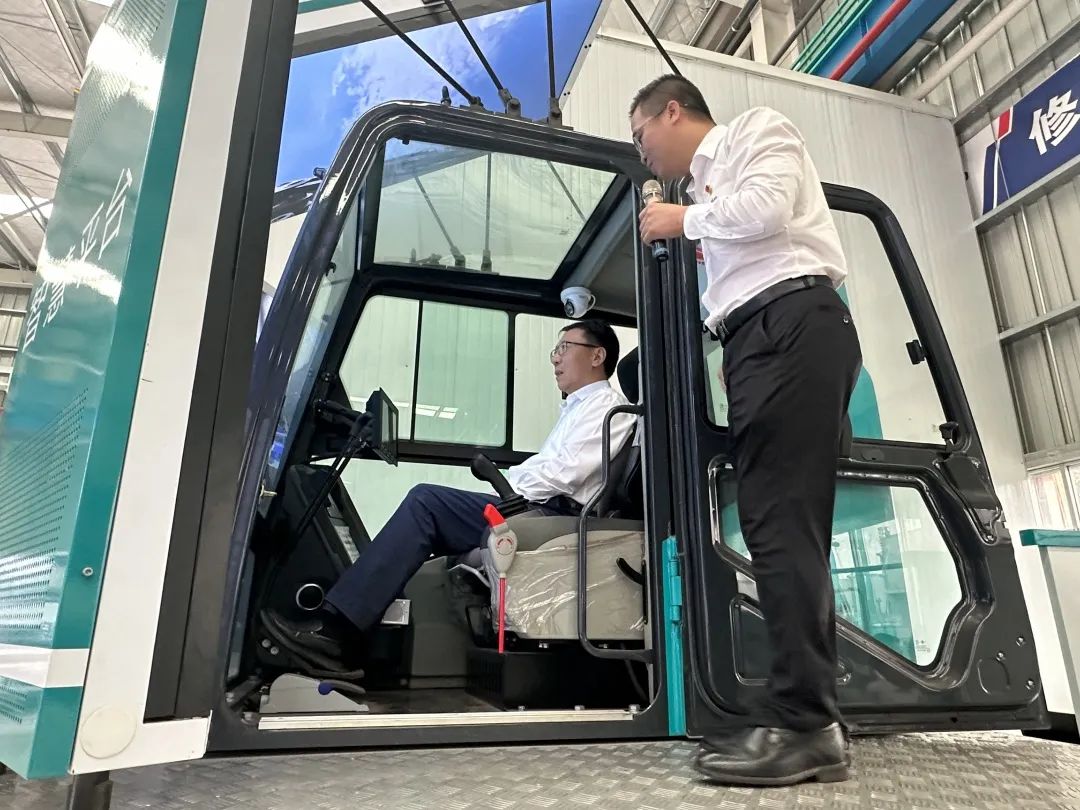 中国联通集团副总经理梁宝俊到访九游体育(中国)官方网站智能