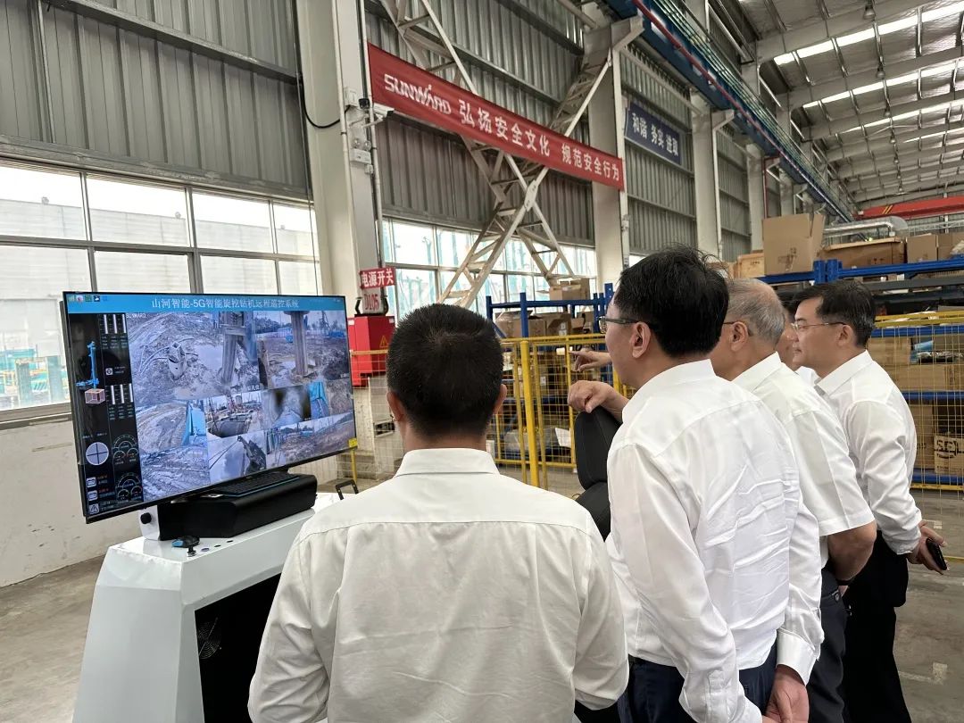 中国联通集团副总经理梁宝俊到访九游体育(中国)官方网站智能