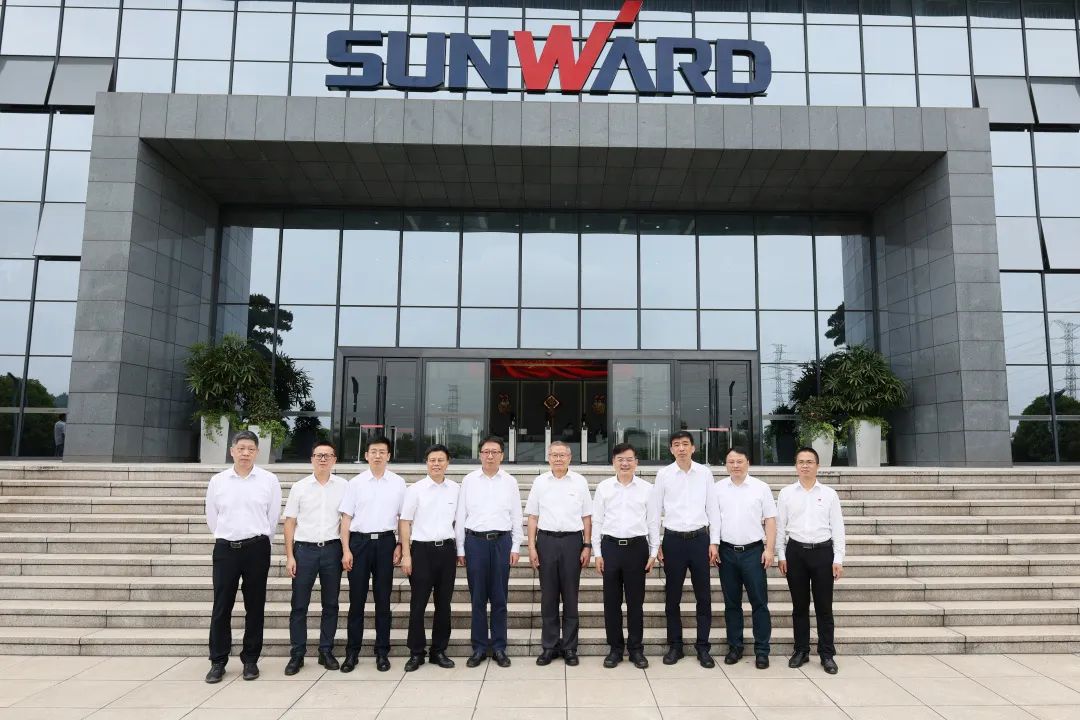 中国联通集团副总经理梁宝俊到访九游体育(中国)官方网站智能