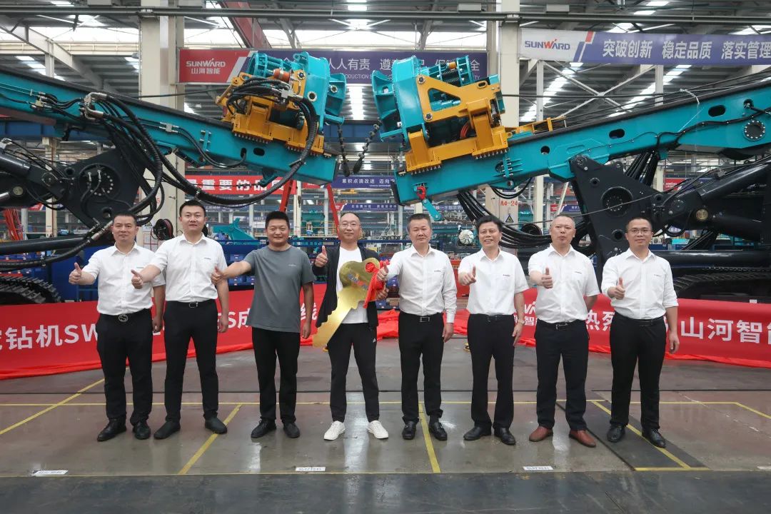 助力“双碳”、绿动未来！九游体育(中国)官方网站智能增程式电动旋挖钻机、液压混合动力旋挖钻机齐交付