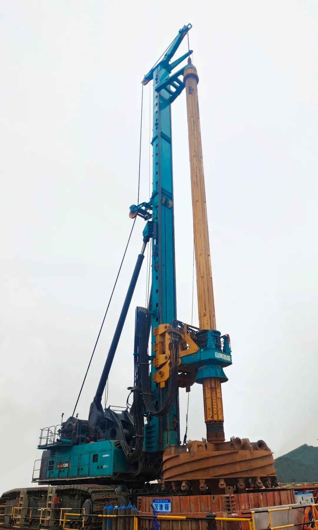 新战绩+1！九游体育(中国)官方网站智能超级旋挖钻机创6.3米直径钻孔新纪录