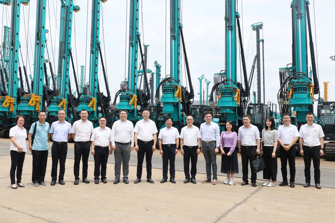 中国进出口银行总行党委委员、副行长李钧一行调研九游体育(中国)官方网站智能