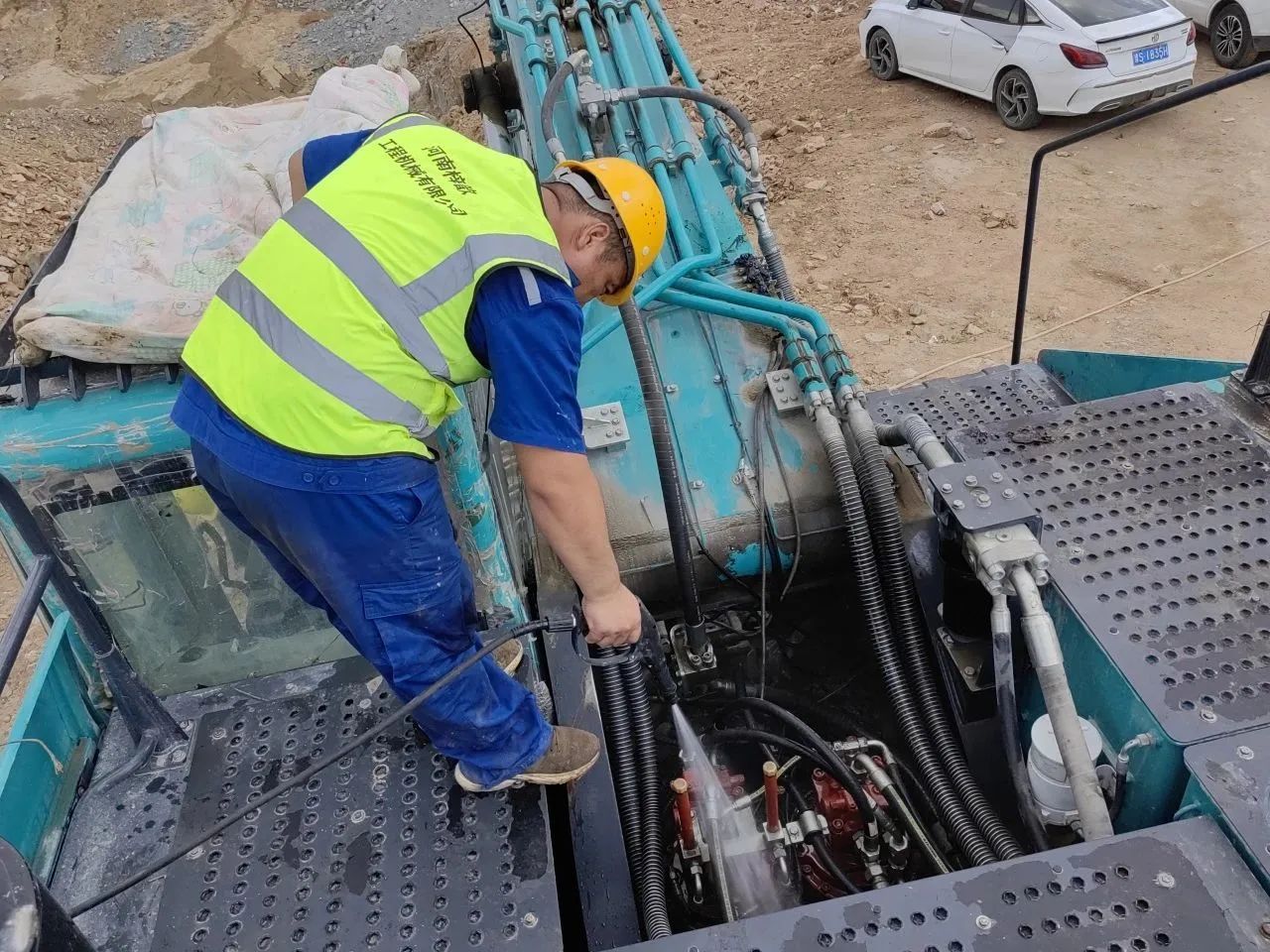 步履不停，服务不止！九游体育(中国)官方网站智能挖掘机服务万里行火热进行中