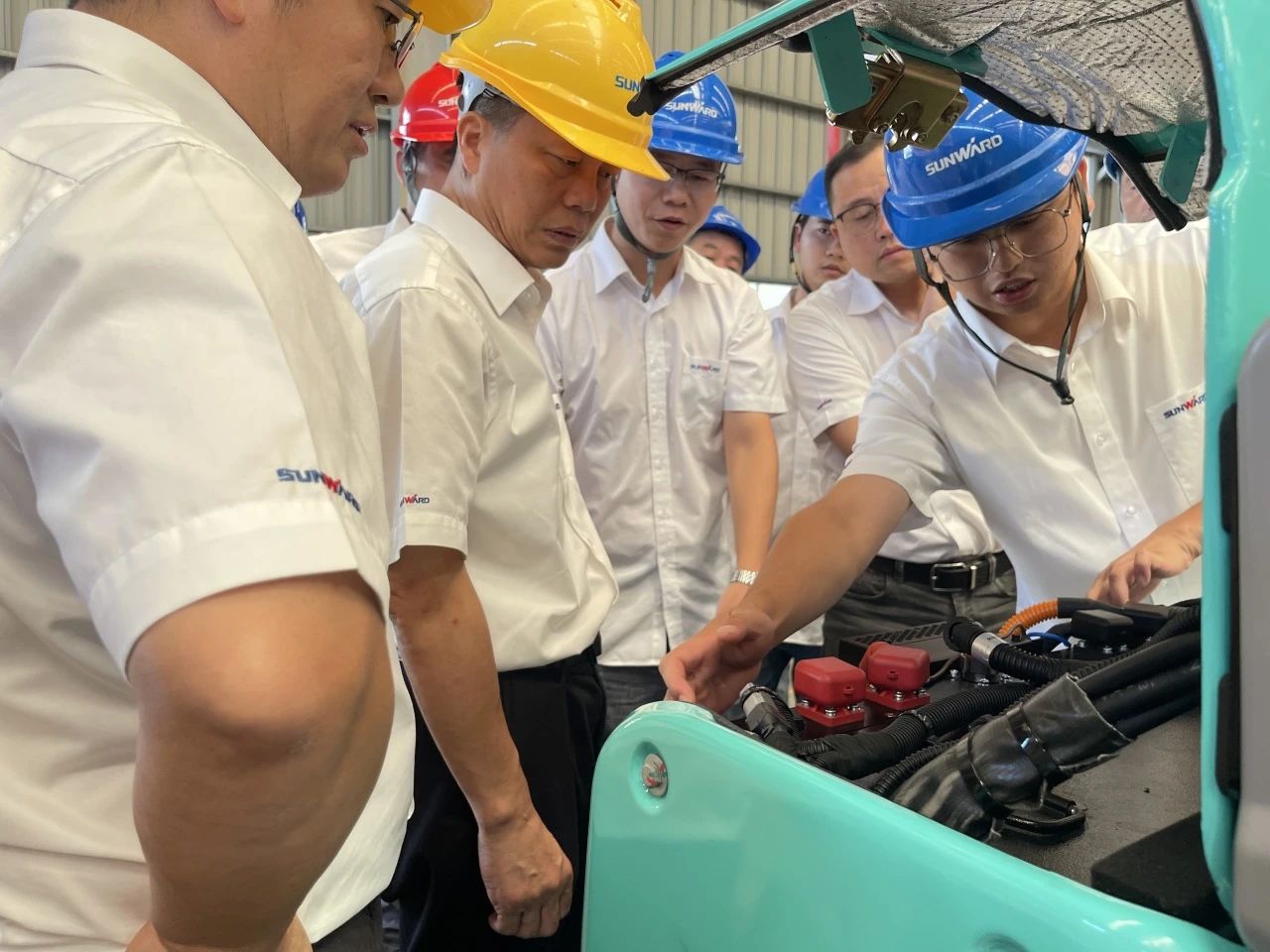 小身材，大能量！九游体育(中国)官方网站智能最小纯电动液压挖掘机成功下线