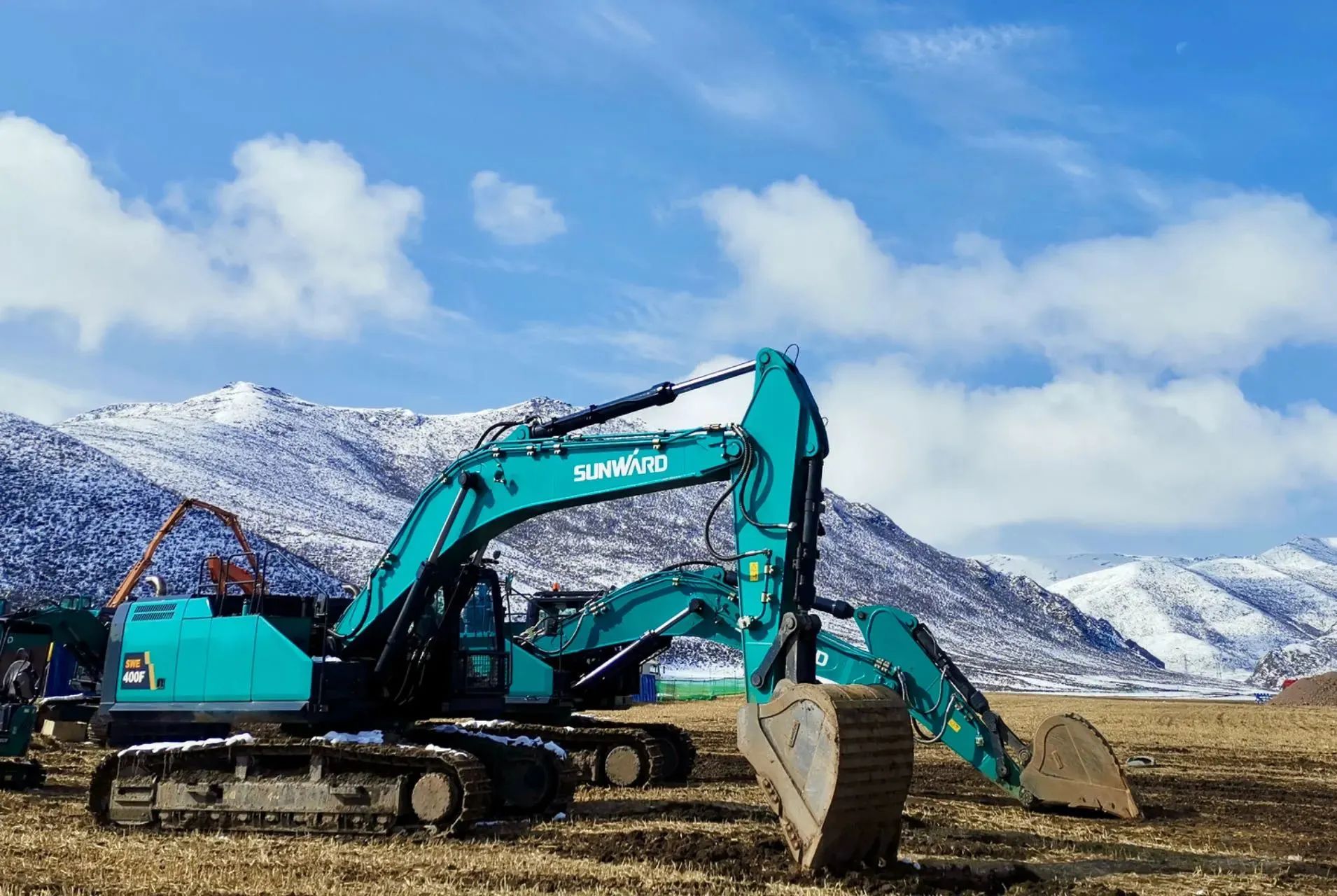 口碑超赞！九游体育(中国)官方网站智能SWE400F挖掘机荣获工程机械明星产品大奖