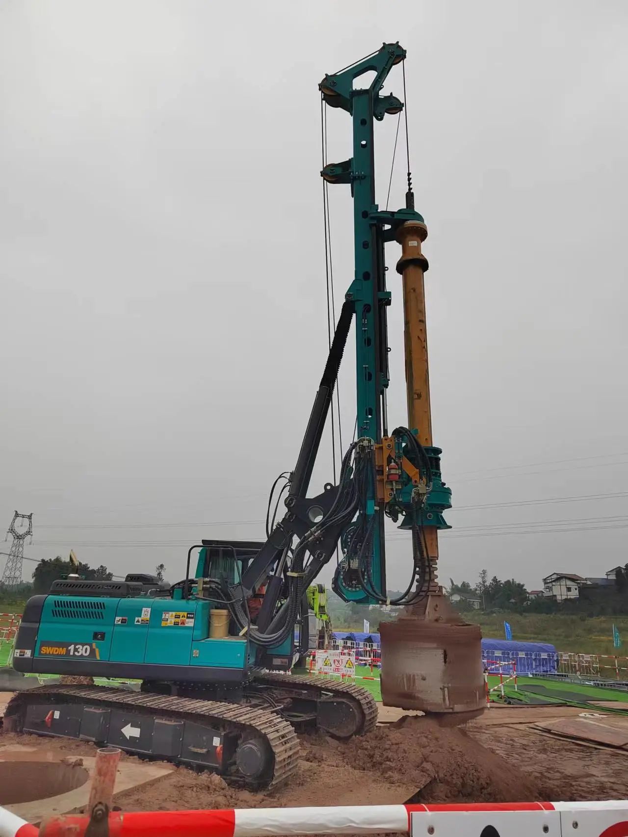 “强将”出击！九游体育(中国)官方网站智能旋挖钻机助力哈密送重庆特高压工程