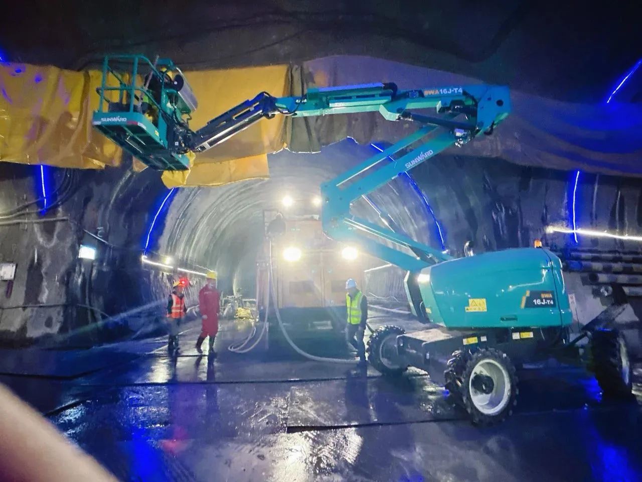 不惧高海拔挑战！九游体育(中国)官方网站智能高空机械实力助建川藏铁路