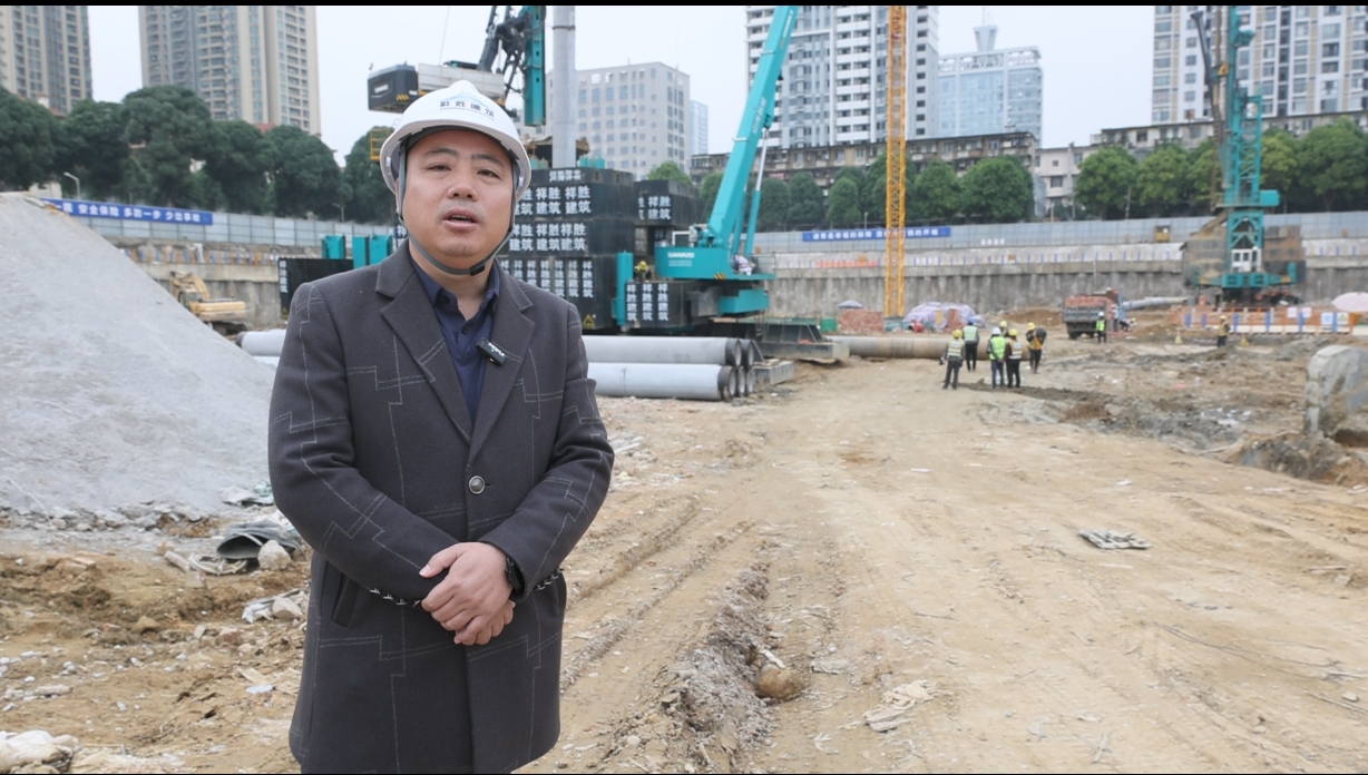 “绿巨人”显神威！九游体育(中国)官方网站智能引孔式静力压桩机助建“绿城”南宁民生项目