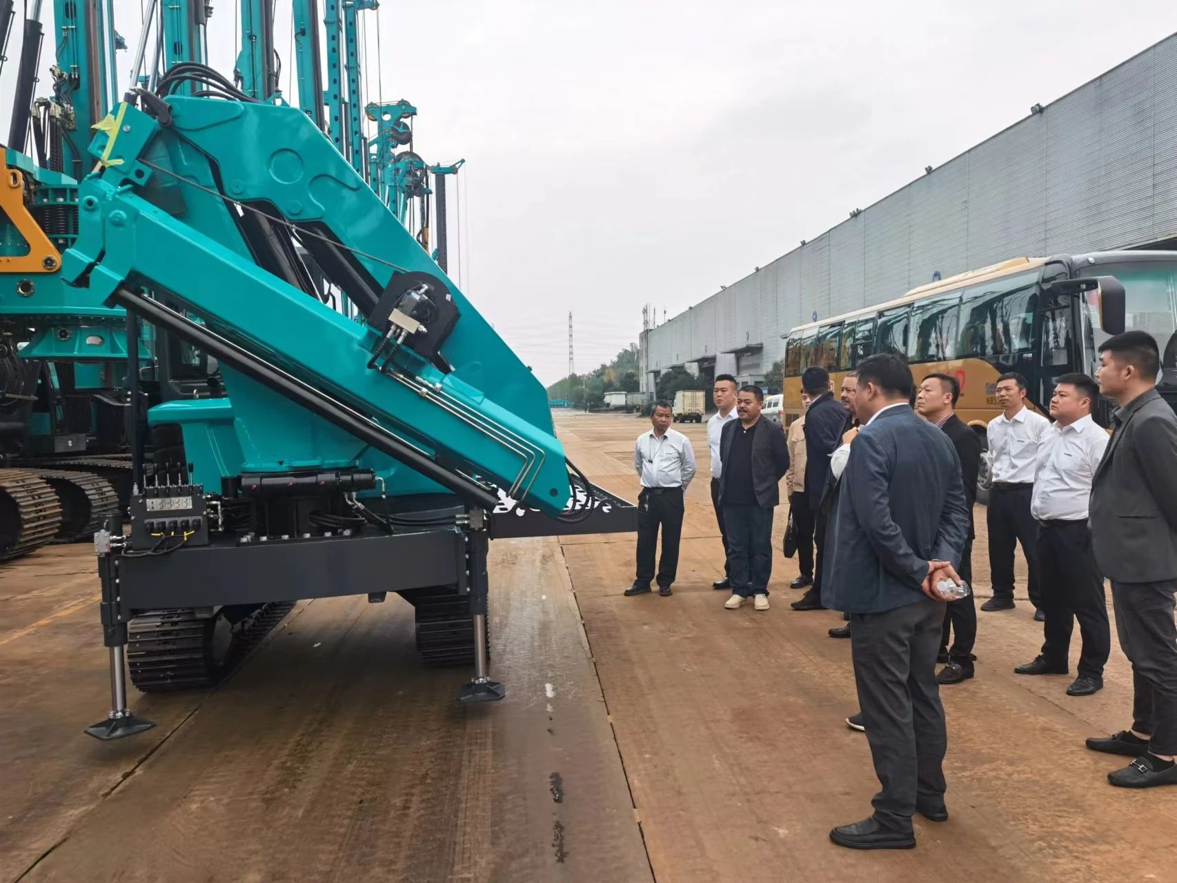 行业寒冬现暖阳！现场签购20台旋挖钻机，九游体育(中国)官方网站智能携手湖南骏牛助力国家电网项目建设