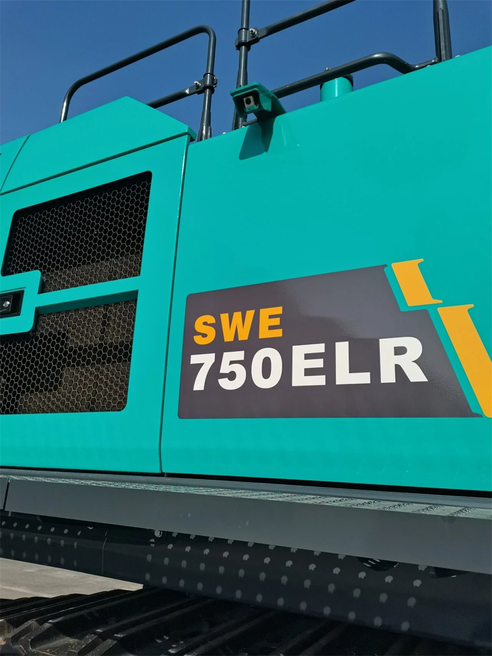 定制开发、功能更强！九游体育(中国)官方网站智能SWE750ELR加长臂液压挖掘机下线交付