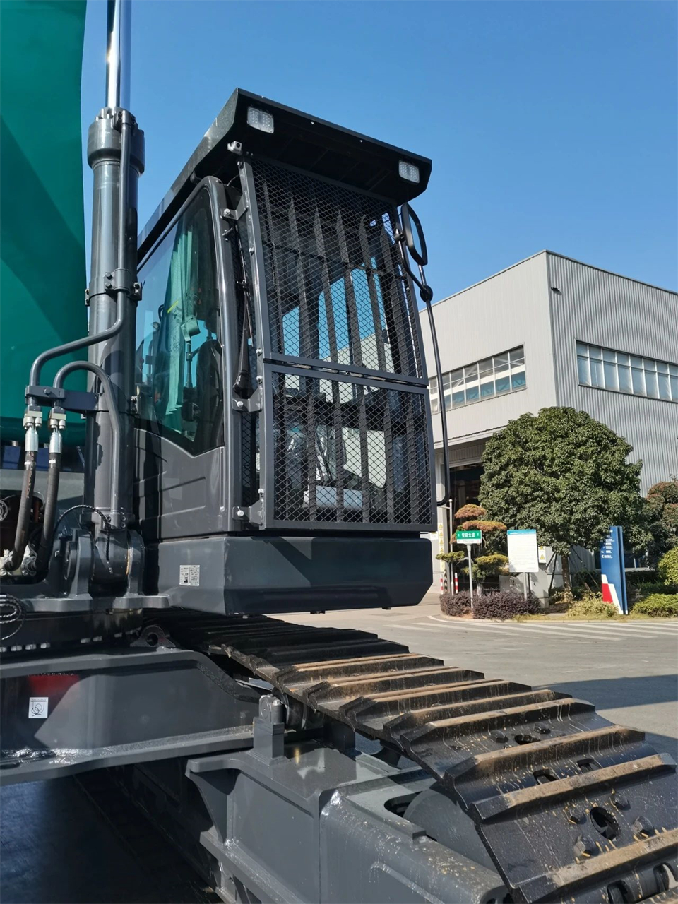 定制开发、功能更强！九游体育(中国)官方网站智能SWE750ELR加长臂液压挖掘机下线交付