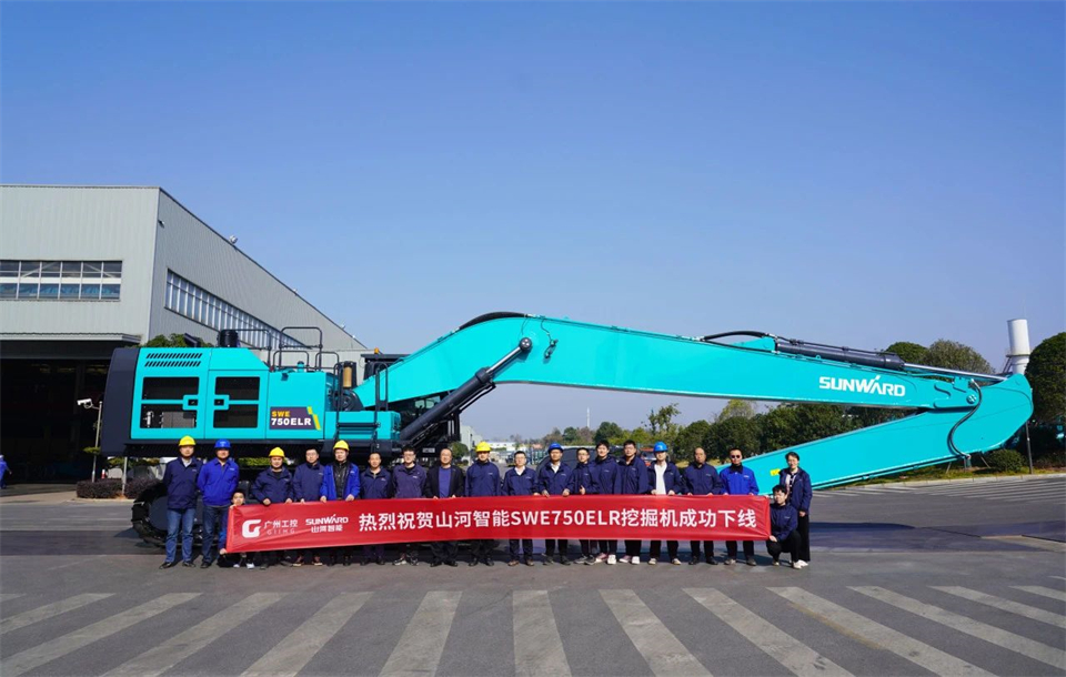 定制开发、功能更强！九游体育(中国)官方网站智能SWE750ELR加长臂液压挖掘机下线交付
